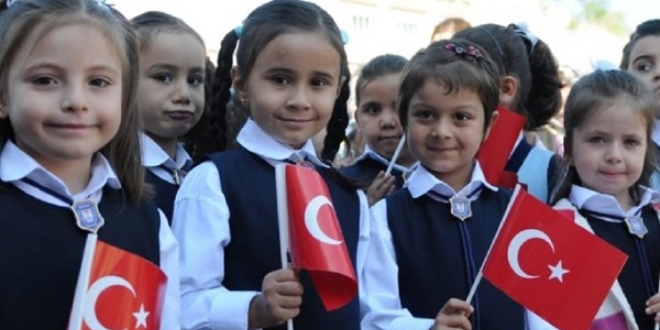 Çocukların IQ'su okulda düşüyor!