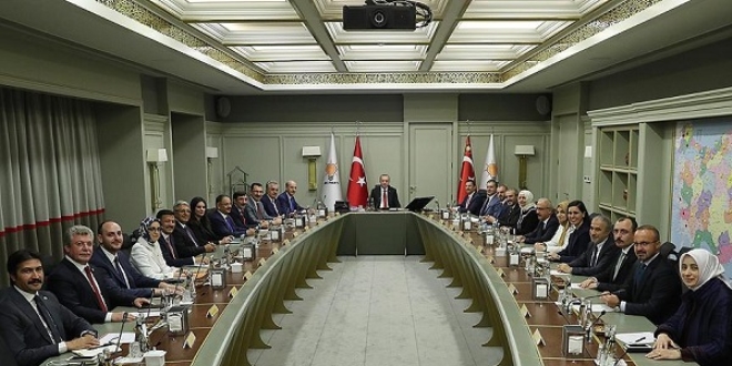 AK Parti MYK toplantısı sona erdi