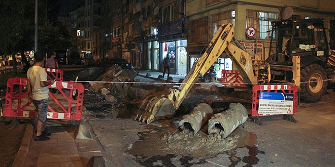 Fatih'te ken yol, trafik younluuna neden oldu