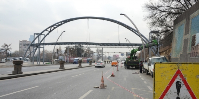 Başkente yaya üst geçitleri turkuaza boyanıyor