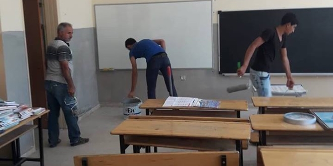 İdareciler okulunu kendileri boyadı