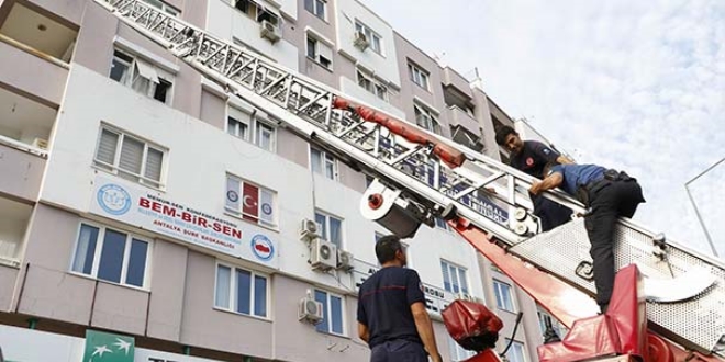 Eski eşinin attığı mesajla polisi alarma geçirdi