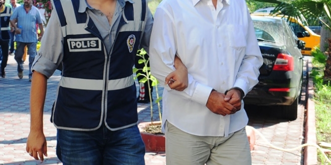 Eski başhekim ile birlikte 21 kişiye sahtecilikten gözaltı