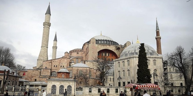 Ayasofya'nn ibadete almas talebine 'yetkisizlikten' ret