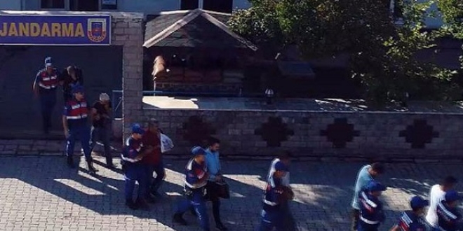 Çiftçileri 800 bin lira dolandıran 8 kişi tutuklandı