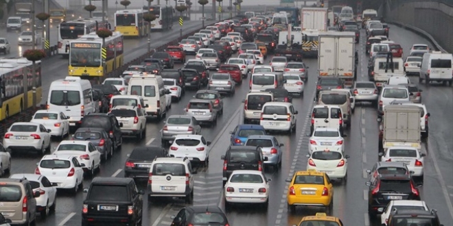 İstanbul'da trafik yoğunluğu yağmurla birlikte arttı