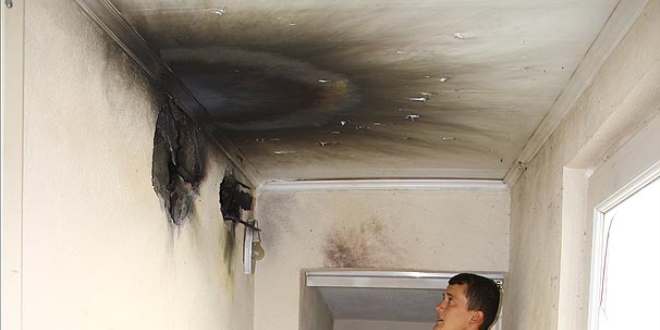 Eve düşen yıldırım bomba etkisi yaptı