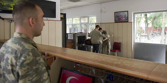 Bedelli askerlikten faydalananlar kışlalarına teslim oldu
