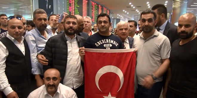 11 aydır ABD'de tutukluydu, böyle karşılandı