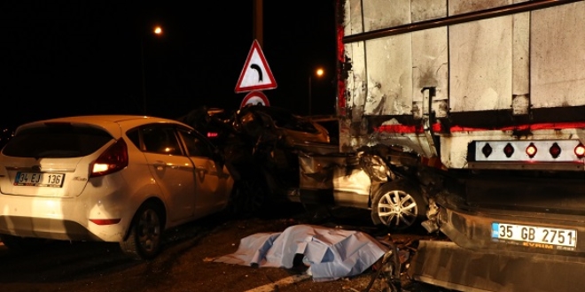 İzmir'de trafik kazası: 1 ölü, 4 yaralı
