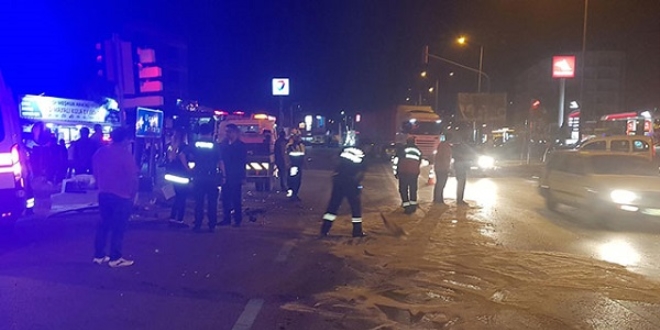Kula'da zincirleme kaza: 8 kişi yaralı