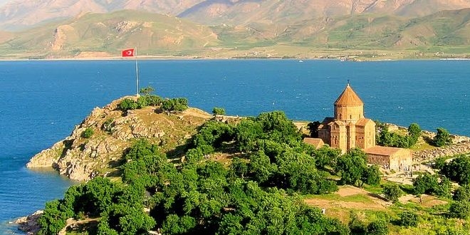 Akdamar Adası tatlı suya kavuşuyor