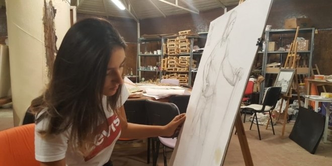 Yeteneğinin peşine düştü, iki üniversitede birinci oldu