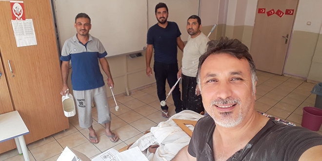 Öğretmenler, boyacı, inşaat ustası ve bahçıvan oldu