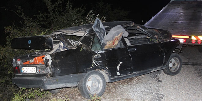 Erzincan'da otomobil şarampole devrildi: 4 yaralı