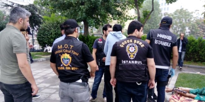 İstanbul polisi, 1597 okul denetledi