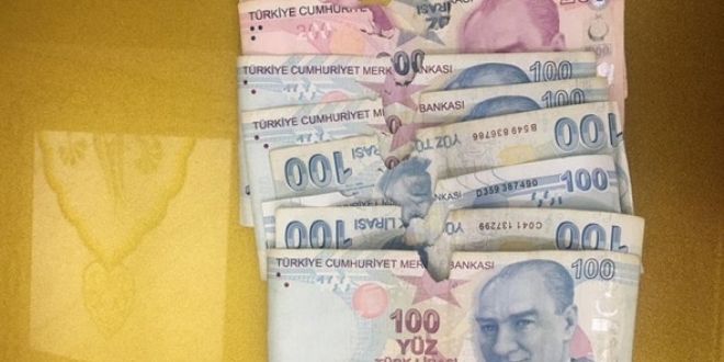 Evde sakladığı parayı fareler kemirdi