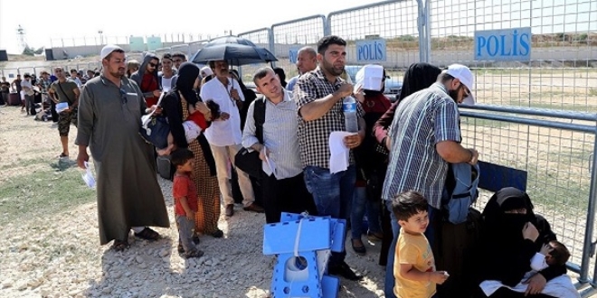 Kurban Bayramı için ülkelerine giden 15 bin Suriyeli daha döndü