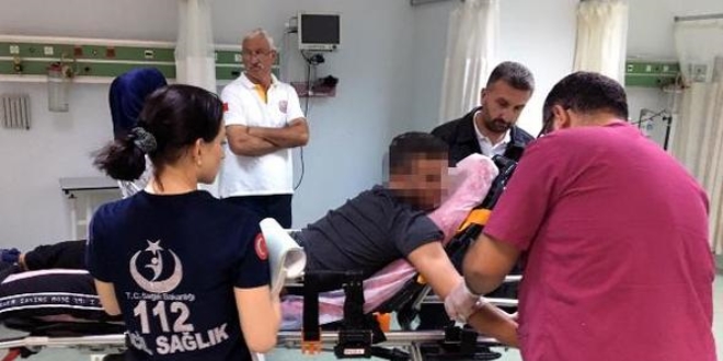 Lise öğrencisi, omuz atma kavgasında bıçaklandı