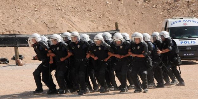 Polislerin tatbikatı gerçeği aratmadı