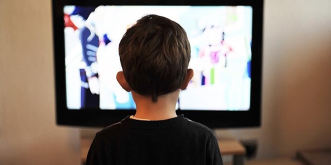 Çocuklarda televizyon izleme alışkanlığına dikkat