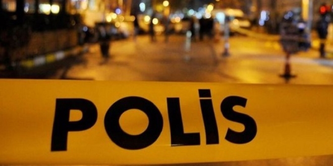Babasını öldürüp kamyonetin kasasına sakladı