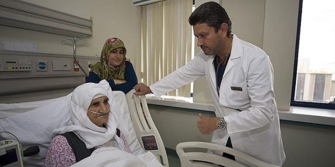 Kalbi durdurulmadan 'kalp kapağı' tamir edildi