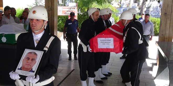 Kalp krizinden ölen polis memuru toprağa verildi