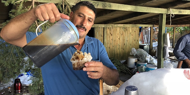 Çuval çuval getirip bardak bardak satıyorlar