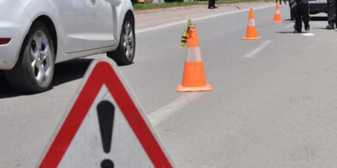 Denizli'de otomobil direğe çarptı: 1 ölü, 4 yaralı