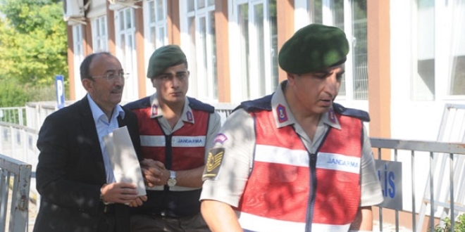 FETÖ sanığı eski rektör için belge beklenecek