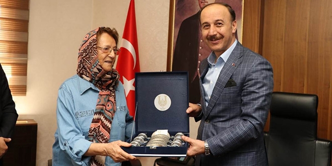 Emekli öğretmenden eğitime 350 bin lira bağış