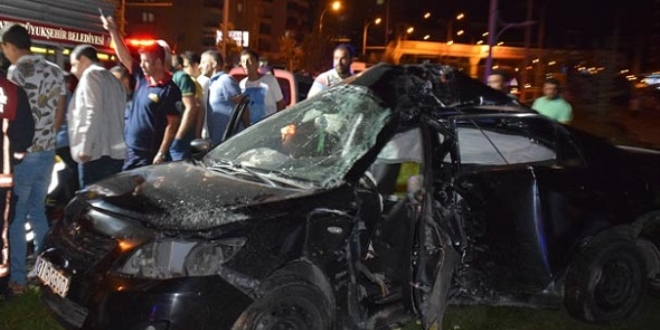 Aşırı hız ölüm getirdi! Araç paramparça oldu