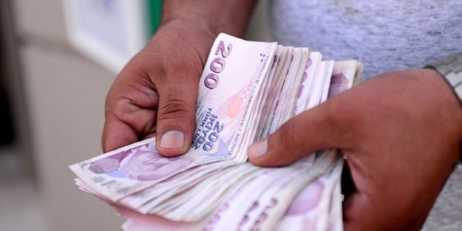 ATM'de bulduğu 7 bin 800 TL'yi sahibine teslim etti