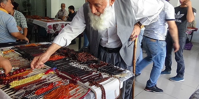Bu tespihlerin fiyatı dudak uçuklatıyor
