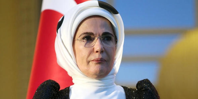 Emine Erdoan ekonomi profesr Sachs ile grt