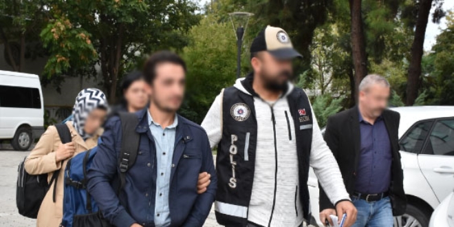 FETÖ'den aranan çift hücre evinde yakalandı