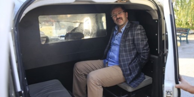 Emniyet eski müdürü FETÖ üyeliğinden tutuklandı