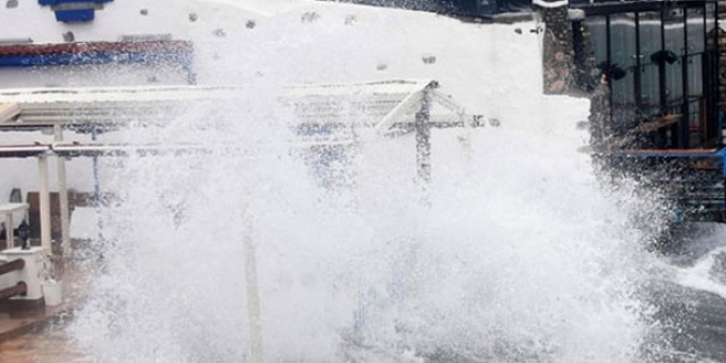 Meteoroloji: Tropik fırtınanın yönü değişti