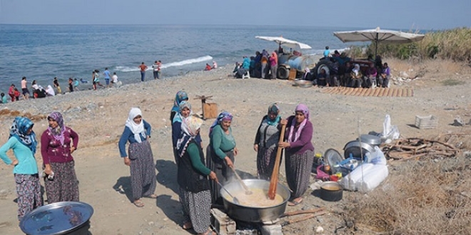 İskenderun'da köylüler yağmur duasına çıktı