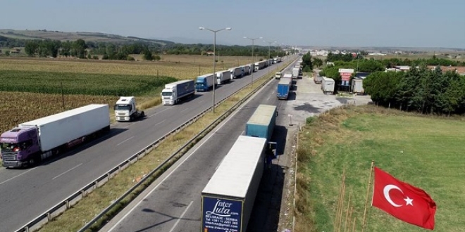 Avrupa'ya açılan sınır kapılarında tır kuyruğu