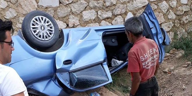 Karaman'da otomobil şarampole yuvarlandı: 3 ölü
