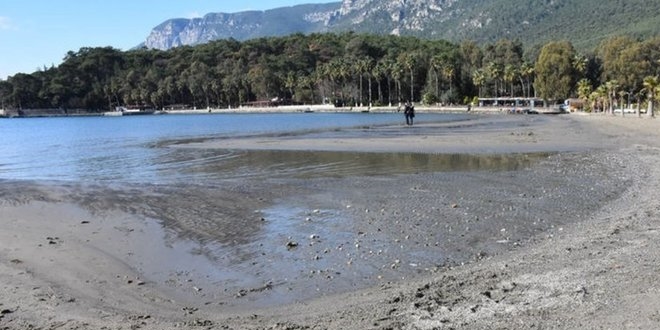 Muğla'da deniz suyu 20 metre çekildi