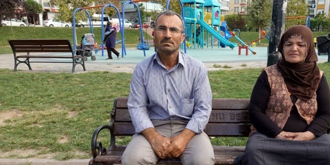 Parkta nöbet tutan teyze altınlarına kavuştu