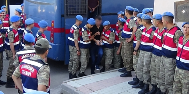 FET'den gzaltna alnan 16 askeri personel tutukland