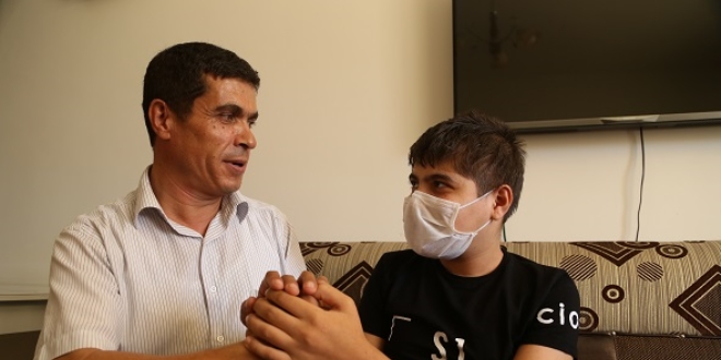 Babasının verdiği böbrekle yaşama tutundu