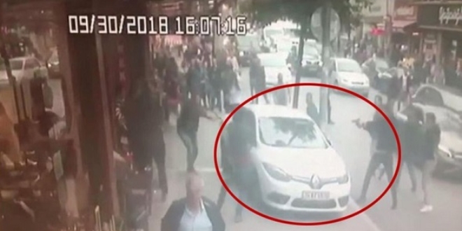 Polisten kaçan araç yayaların arasına daldı