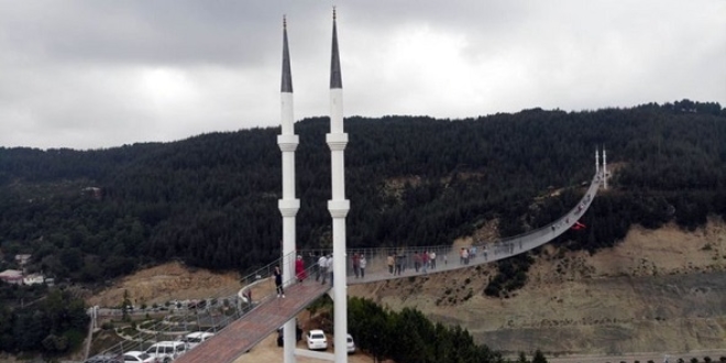 4 minareli asma köprü İngiltere'den ödül