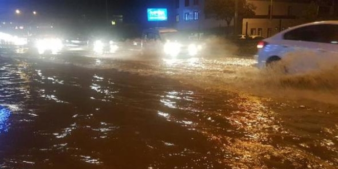Trabzon'da şiddetli sağanak etkili oldu