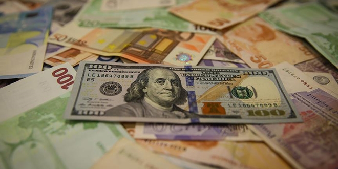 Avro, dolar karşısında düşmeye devam ediyor